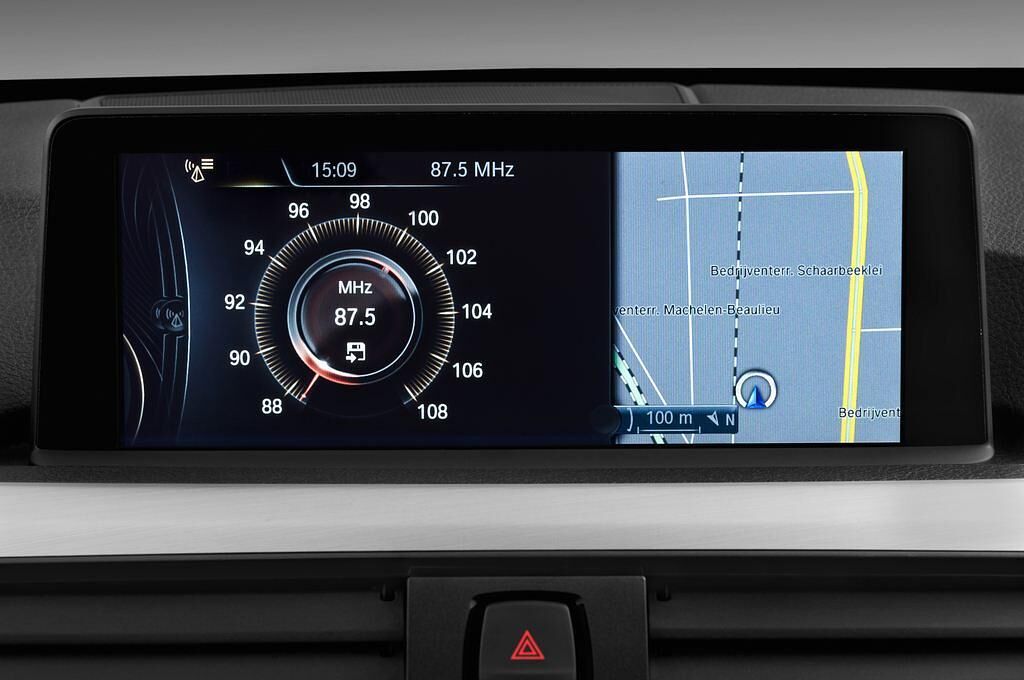 BMW 3 Series (Baujahr 2015) Sport Line 4 Türen Radio und Infotainmentsystem