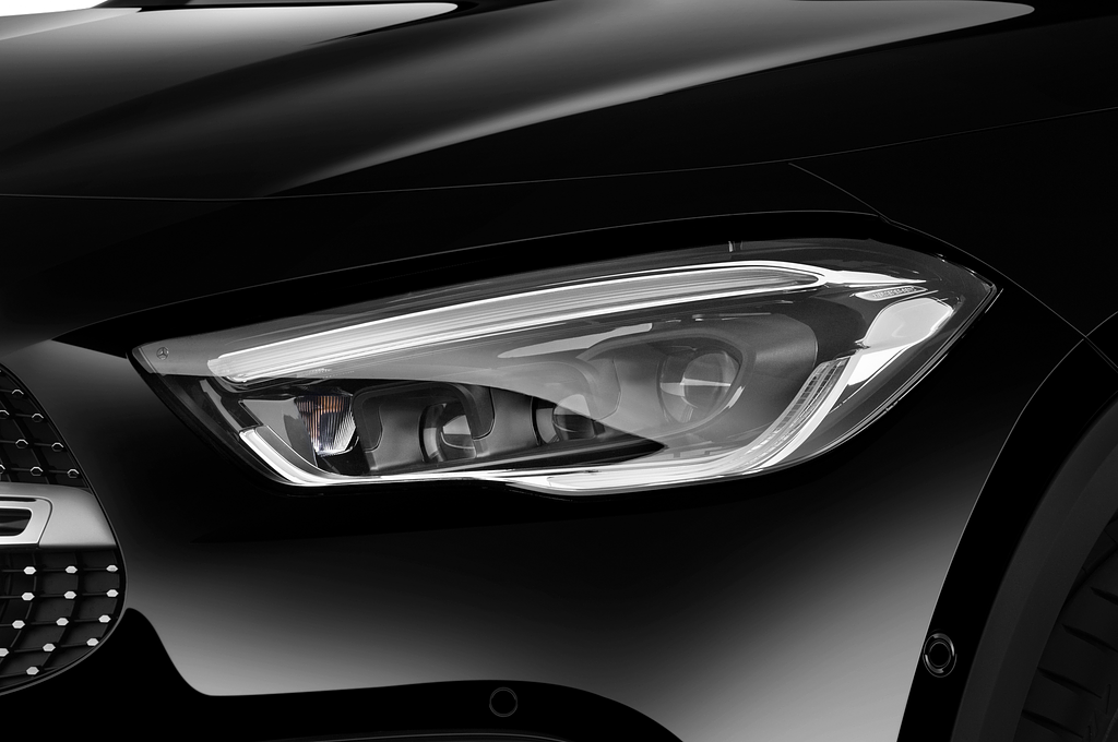 Mercedes GLA (Baujahr 2020) AMG Line 5 Türen Scheinwerfer