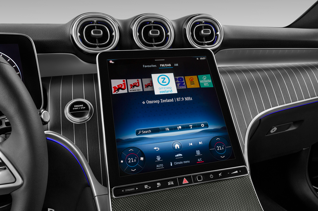 Mercedes-Benz GLC Coupe (Baujahr 2024) 300e 5 Türen Radio und Infotainmentsystem