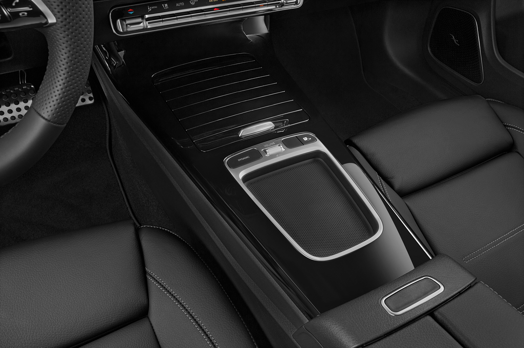 Mercedes CLA Shooting Brake (Baujahr 2023) AMG Line 5 Türen Schalthebel