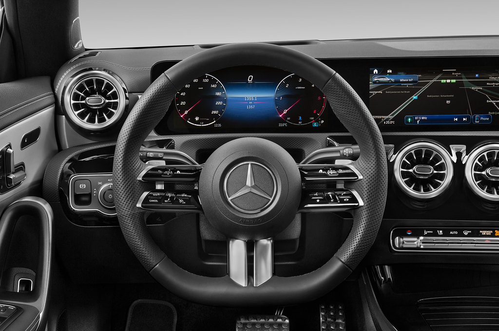 Mercedes CLA Shooting Brake (Baujahr 2023) AMG Line 5 Türen Lenkrad